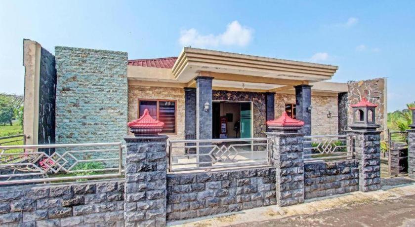 Oyo 91353 Hotel Surya Andesa Klaten Exterior foto